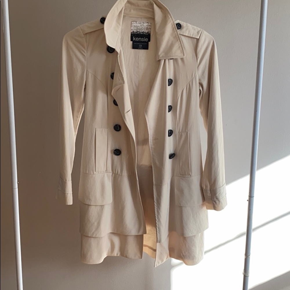 Adorable ruffled trenchcoat